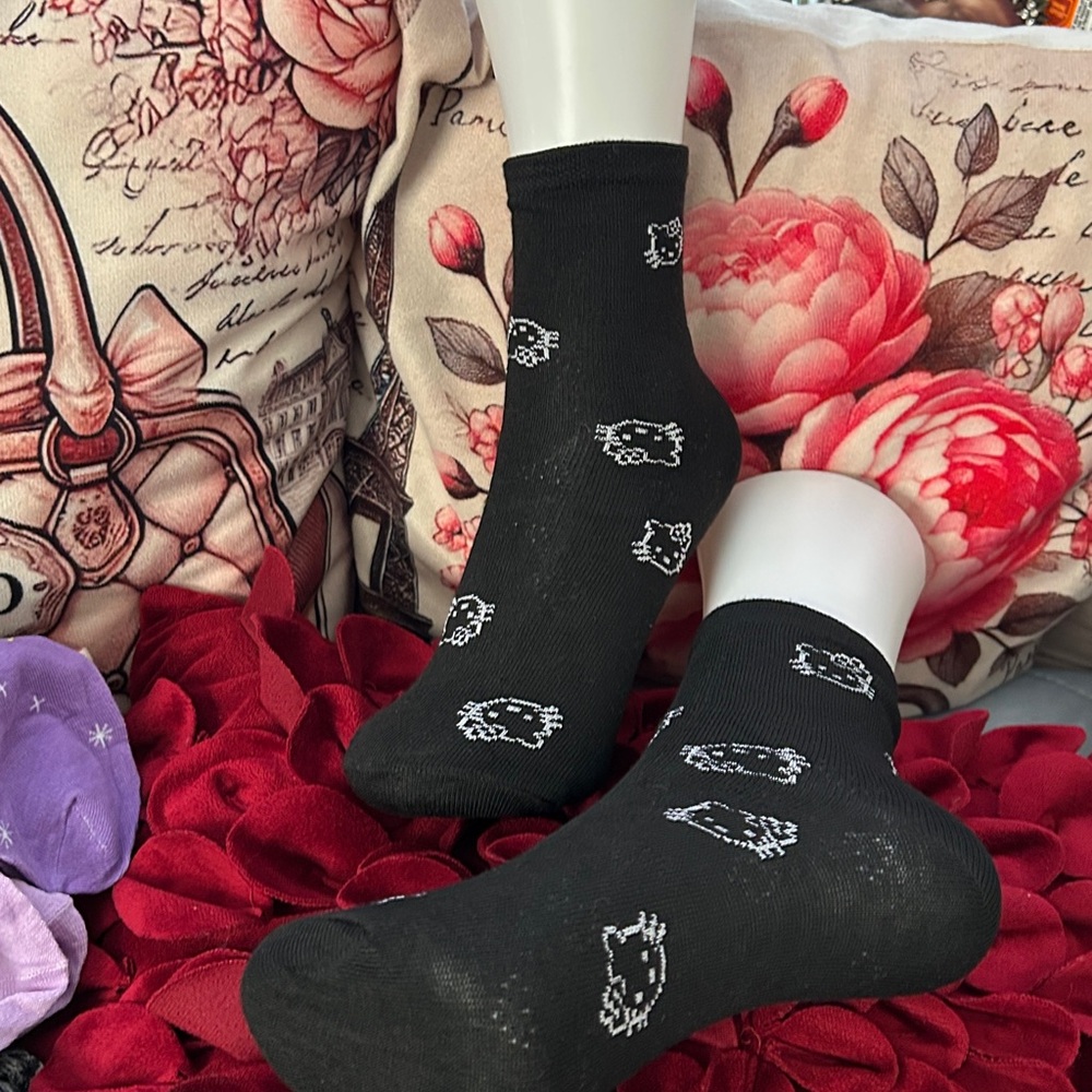 Hello Kitty Black Sheep Pattern Socks - Picture 2 of 4